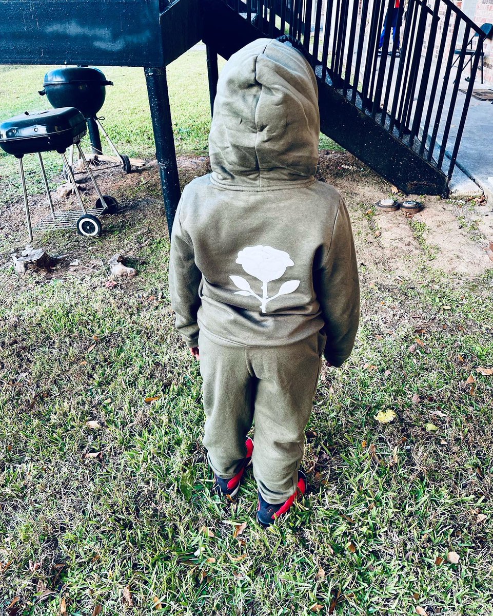 Ogcbrand's tweet photo. Color options‼️Gotta drip the babies too🌹DM me still working on putting them on the site!
#operationgetchose #smallbusinessowner #Clothing https://t.co/LUnLnReTlD