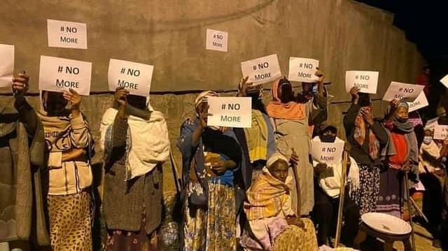 ባንዳና ሆዳም በየዘመኑ ቢኖርም ባስታጠቀው መሳሪያ የተወጋ፣ ባሳደገው መንጋ #የተወረረ፣ ለመአረግ ባበቃችው ጄነራሎች #የቴሰረበት እና ባስተማረው ምሁር ድንቁርና የተዘራበት ምን አልባት በዓለም ታሪክ  ኢትዮጵያ ብቸኛዋ ናት፡፡  #NOMORE  ይሉኝታ!