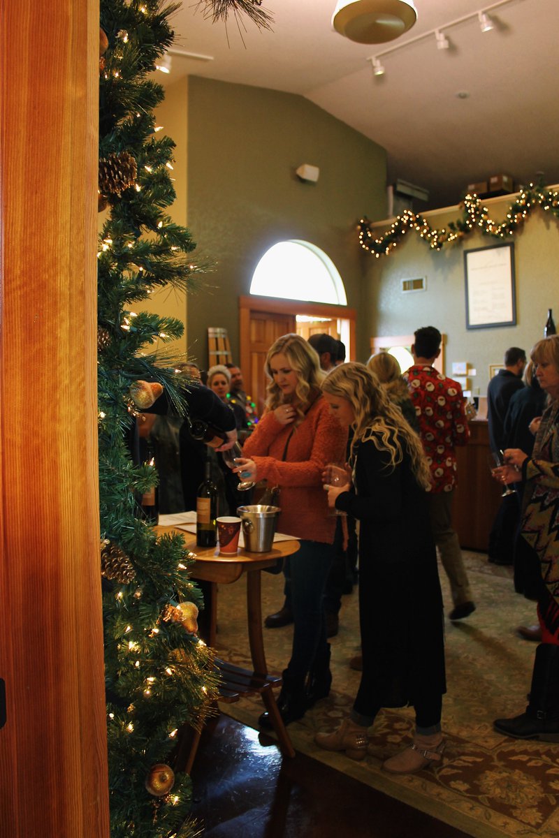 Holiday Barrel Tasting Weekend is only 2 weeks away! During this weekend, wineries revel in the holiday spirit with festive décor and holiday promotions. It’s the perfect time to pick up wine for gifting, or holiday celebrations. 
Learn more: wallawallawine.com/event/holiday-…