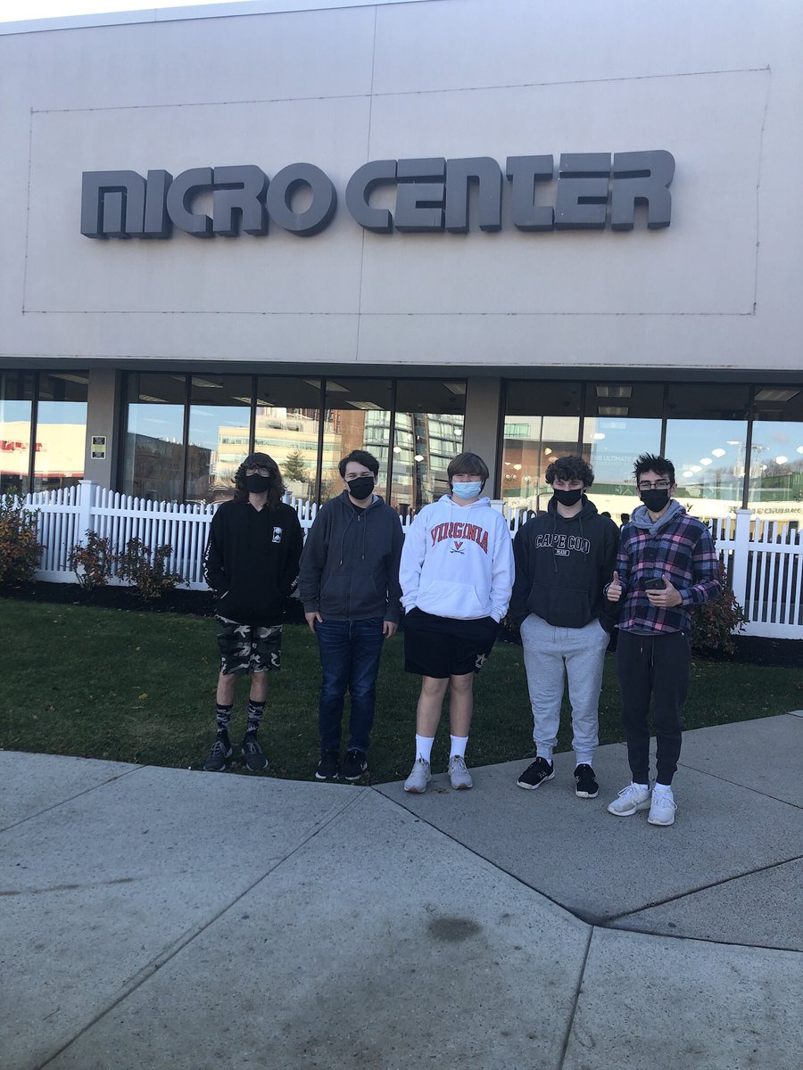 JaniceAlpert's tweet photo. Field trip to Microcenter with @LHSHelpdesk - students so excited to build their own computer @LPS_Cyr @sahoban @superkvogel @LynnfieldHS @kdar5 @robertscleary https://t.co/KMXimqXC9H