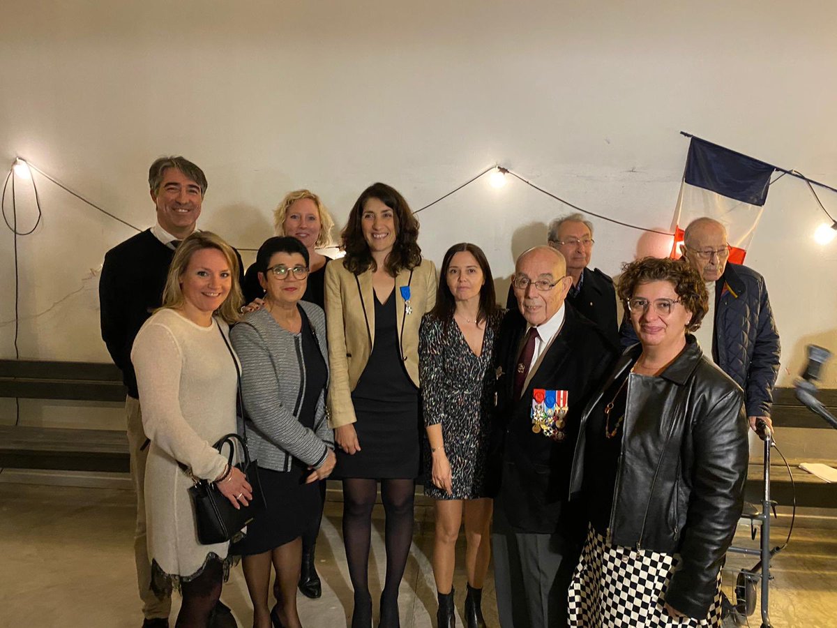 Agavip30's tweet photo. France Victimes 
a la cérémonie de remise de la Médaille Nationale du Mérite à  
Mme Karine CHAUVET 
Directrice de France Victimes 66 https://t.co/jvnFUTohjX