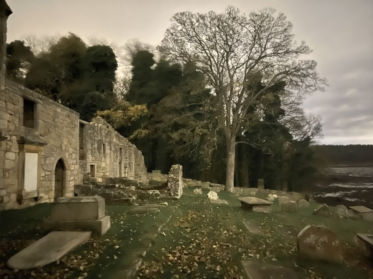 PSOSSWFife's tweet photo. A check of #StBridgetsKirk in #DalgetyBay just now. Nobody hanging about, no rubbish and no broken glass ๐. Hopefully that continues. #CommunityCop #WeWillBeBack #NightMode ๐ธ @HistEnvScot https://t.co/ed7CPBvrn5