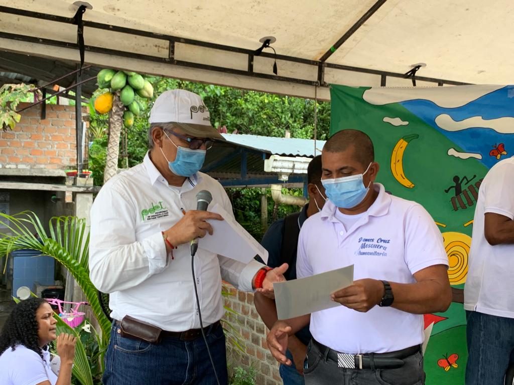 RenovacionCo's tweet photo. El Día #PDET se celebró desde vereda San Pablo en Ricaurte, Nariño, y en la jornada se exaltó el trabajo de los Grupo Motor y se plasmó el logo PDET en el asafalto de la obra visitada. Asistieron: @gobnarino @USAID_Colombia @RedAdelco @cctumaco37 @petrodecol. #ElPDETesDeTodos https://t.co/PYvtbRtUJc