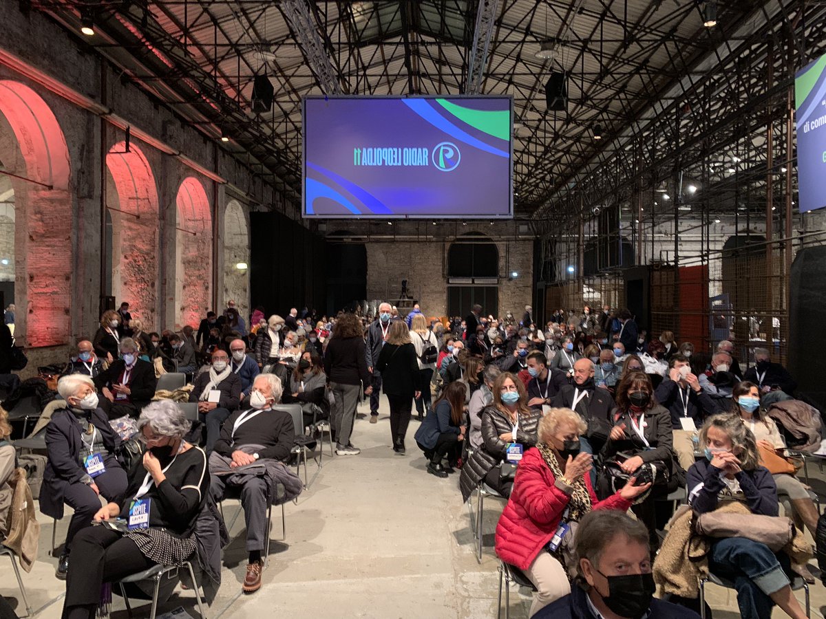 Più di 8.000 ingressi pre-registrati, migliaia di persone già dalla prima sera.

Vi presento la più grande convention politica italiana: #RadioLeopolda.

#DiamoVoceAlMerito #Leopolda11 <a href="/ItaliaViva/">Italia Viva</a> <a href="/matteorenzi/">Matteo Renzi</a> <a href="/Ettore_Rosato/">Ettore Rosato</a> <a href="/elenabonetti/">Elena Bonetti</a> <a href="/TeresaBellanova/">Teresa Bellanova</a>