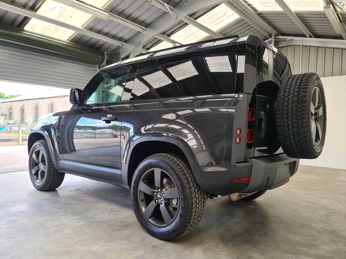 _TheSteading's tweet photo. #LandRover #defender #newcardetail + #ceramiccoatings https://t.co/Lz4ZiZocYo