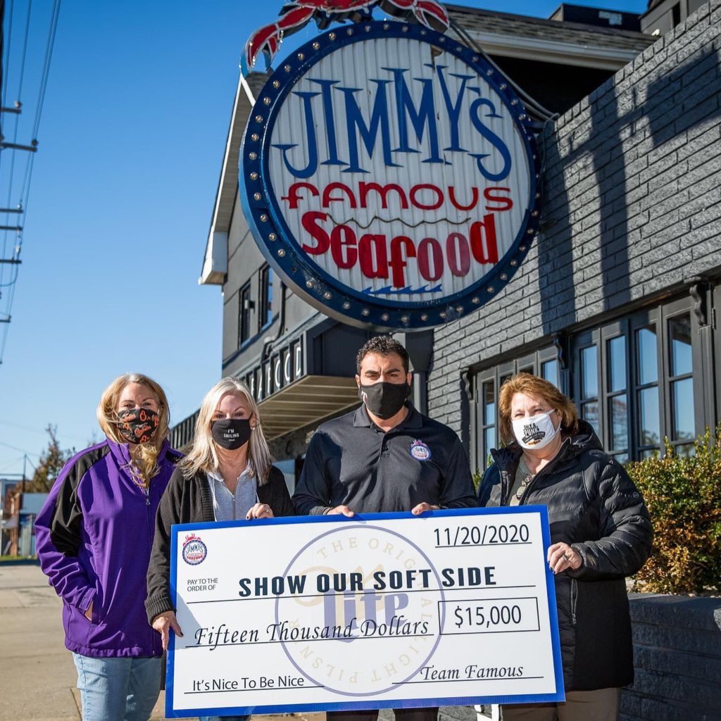SoftSide1's tweet photo. #10DaysOfThankfulness, Day 4: we are so grateful for our amazing @JimmysSeafood Family, who’ve always come through for Baltimore’s homeless animals. 🧡
#TeamFamous - thank you! https://t.co/1P5qQy8jCl