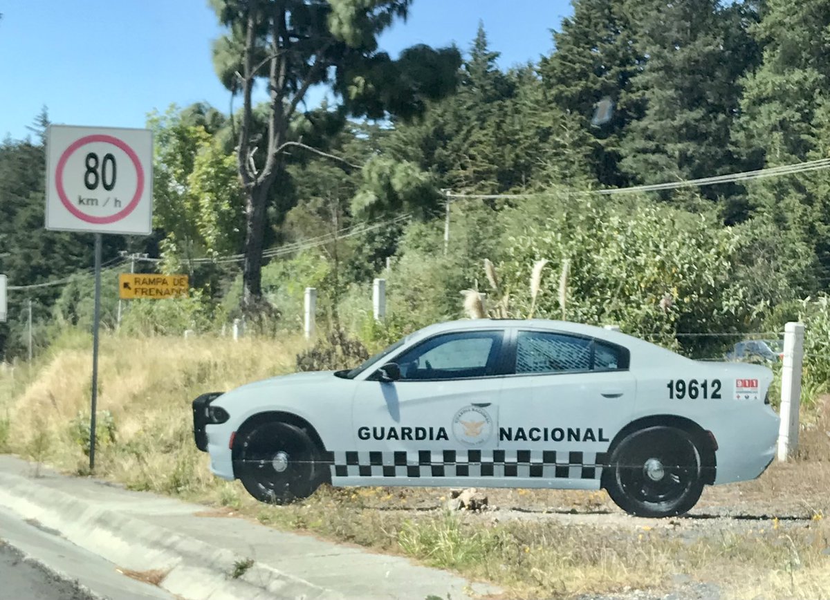 Oigameusted's tweet photo. Patrulla de cartón de un gobierno de cartón, patrulla de pantalla de un gobierno de pantalla. https://t.co/X3QhYBWPDA