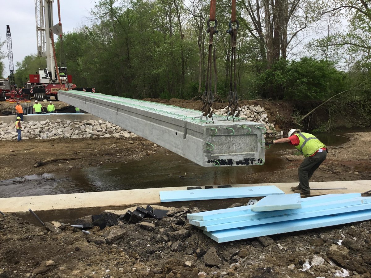 On a site in Mansfield helping install a bridge box.
#dbe #DiversityandInclusion #mwbe #supplierdiversity #commercialconstruction #barecranerental