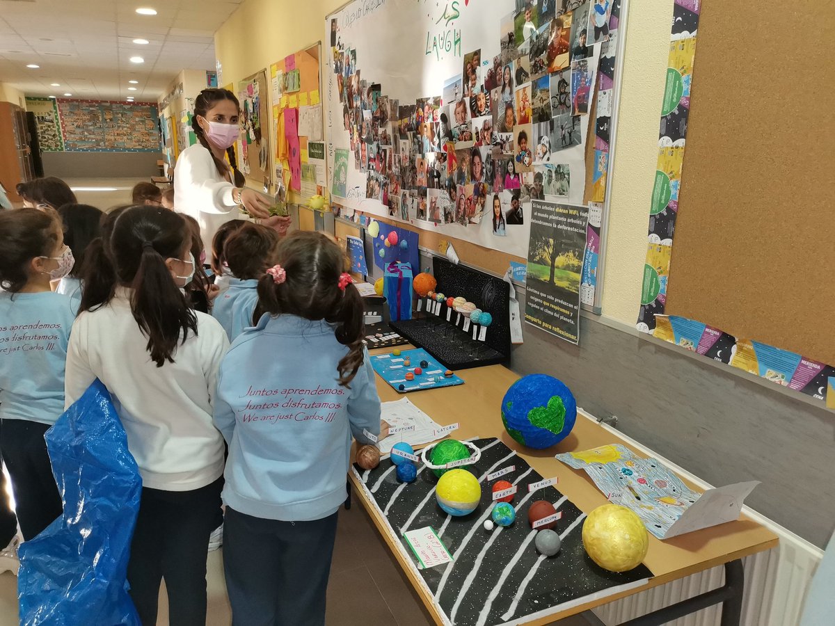 Carl0sTercer0's tweet photo. #SocialScience Las clases de 2°Primaria han comenzado con el tema del #SistemaSolar, han realizado una fantástica exposición de sus trabajos. #SteamCarlosIII #SteamMadrid #JuntosAprendemos #JuntosDisfrutamos #WeAreJustCarlosIII. https://t.co/FWLxK1kOE7
