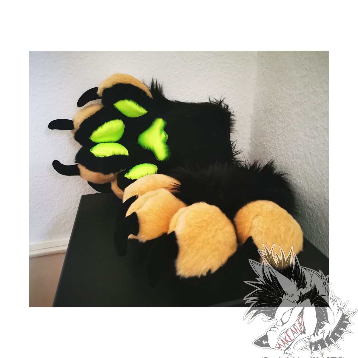 ✨Fullsuit RAFFLE✨
This was an experimenting fursuit.
Flaws and failures are written with sizes in the document below.
What to do?

🎉Follow me
❤️Retweet this post
💚write a sentence why u would like to take Shelby home!
-
Document with everything:
docs.google.com/document/d/1HZ…