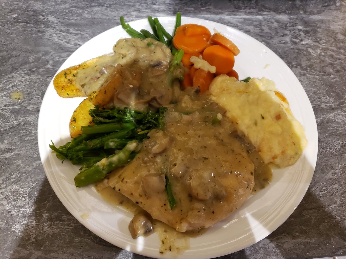 RichardLanham's tweet photo. 42nd anniversary today abd a catered neal delivered. Starter and Main shown. Dessert when I can get out of the chair. Huge thanks to  AGM Catering Experience, Bristol.  It was wonderful. https://t.co/osondyfSpg
