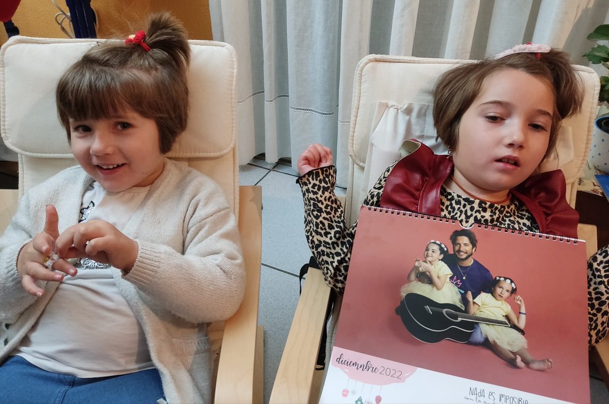 Meteohuelva's tweet photo. Por fin tenemos los calendarios 2022 de @MiPrincesaRett en el que nuestra princesa Ari sale con el grande en todos los sentidos @manuelcarrasco_ Tenéis 3 puntos de venta (en el cartel) y también me podéis preguntar por privado. "Nada es imposible con la ayuda de personas como tú" https://t.co/oy8bTWWi5r
