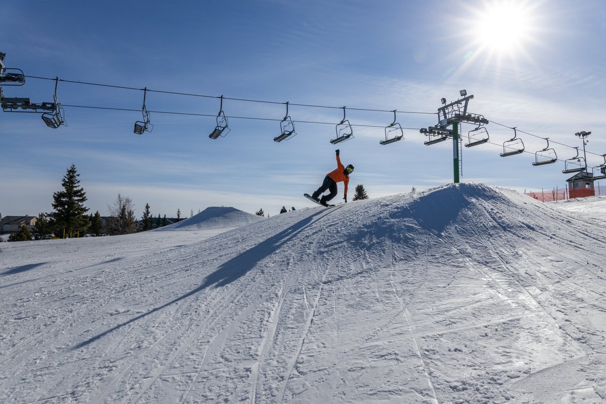 IAmASnowSeeker's tweet photo. Want to go from blue to black? Learn tricks? Jen & Elisa got their 1st taste of air with a private lesson at @SnowValleySki➡️ https://t.co/dPWoQEFhHn
#SVMemoryMakers #SnowValleyYEG #SkiNorthAB #SnowSeekers #explorealberta @TravelAlberta @wilderxness https://t.co/l0EQA6bxSi