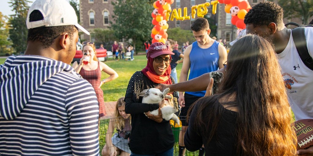Laf_Admissions's tweet photo. Campus life at Lafayette means finding the people &amp; activities that make you feel alive: the most-played college football rivalry in the country, training service dogs, entrepreneurship competitions... you name it: Our Cur Non approach brings our campus to life.
#LafayetteCollege https://t.co/tDFiGDTnxy