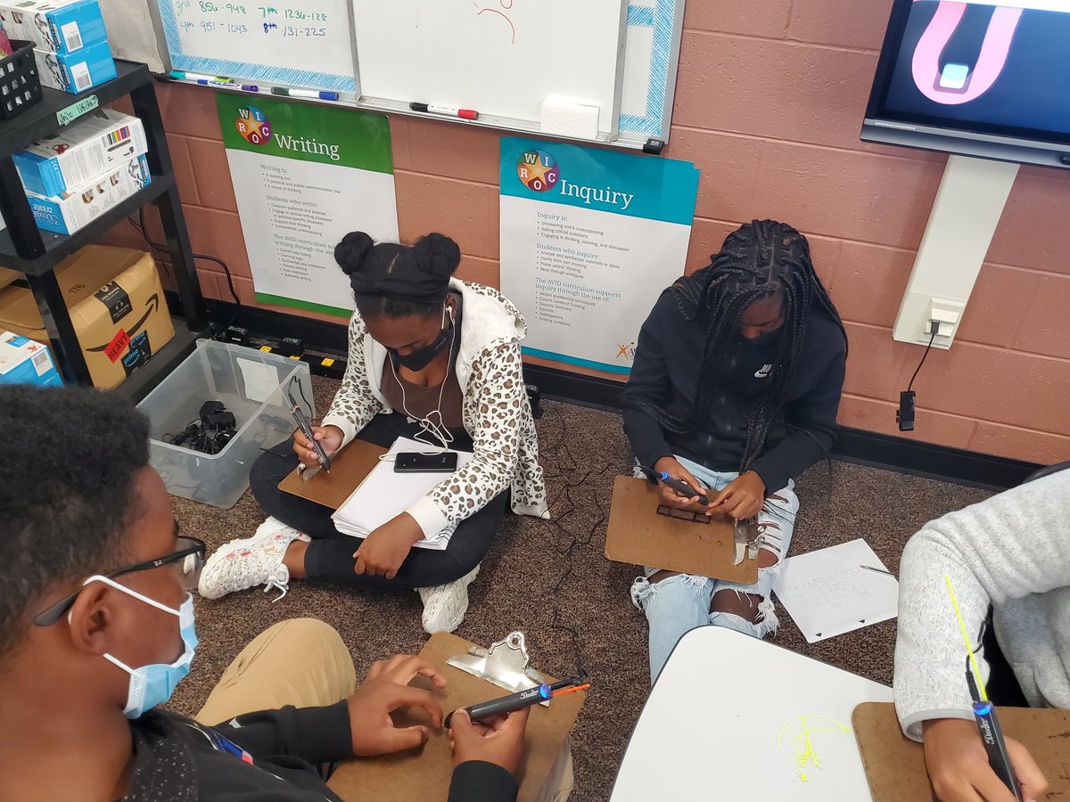 kmmpmavid's tweet photo. Thanks to @MedPro21 and our @RichlandTwoAVID tutors for making our AVID Scholars' Personal Logos a reality!  What a way to celebrate STEAMM Challenge Day! @DrRichardGriff1 @AVID4College @msdrmyers #3DoodlerScholars https://t.co/oZIQV2mVgH