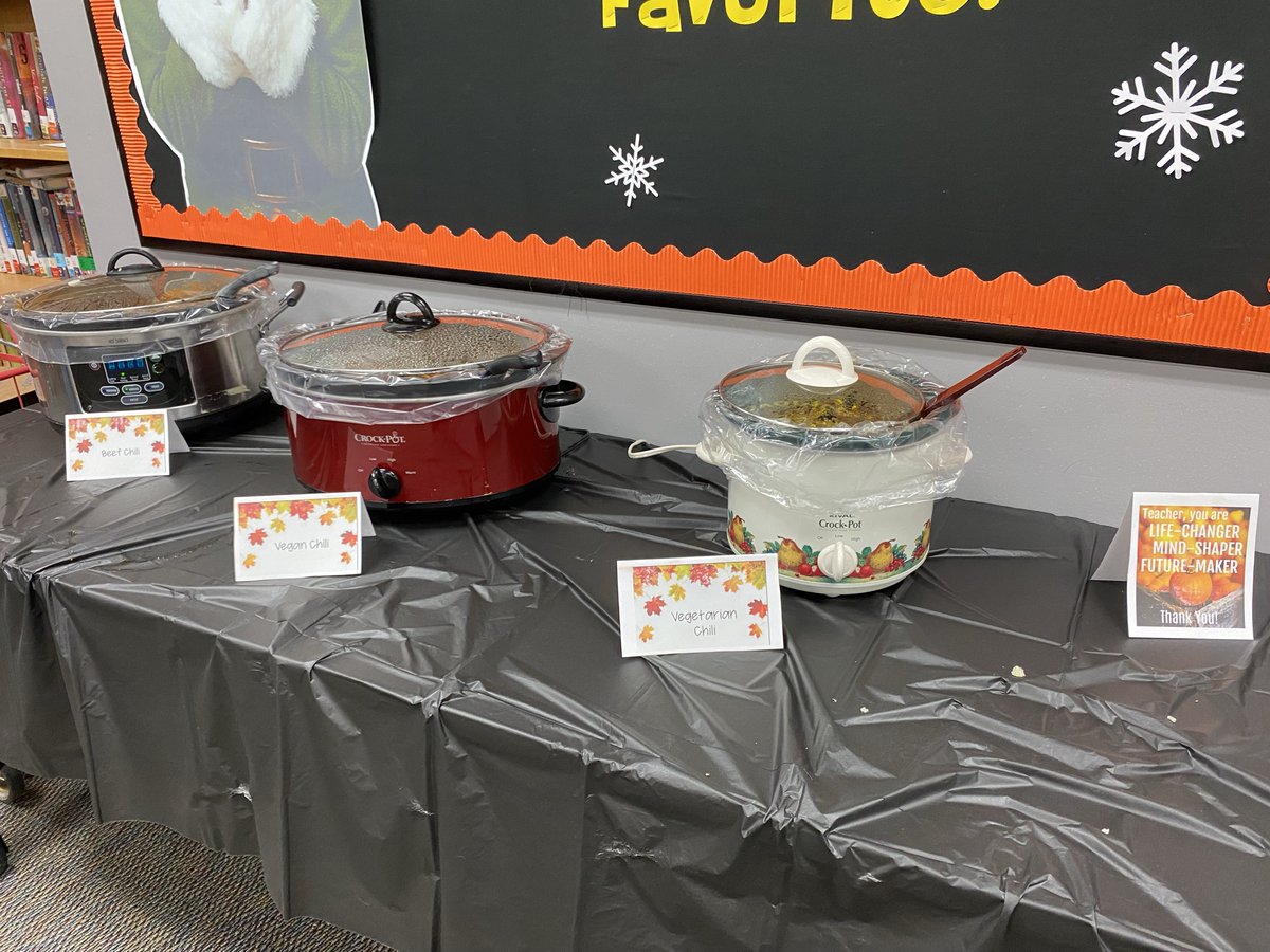 ArmstrongMS4's tweet photo. A bonus #PISDThankful! Thankful to our incredible PTA for providing us a delicious lunch! We appreciate all of the support you give us! We loved getting to eat together in the library! https://t.co/RtHXJo67pA
