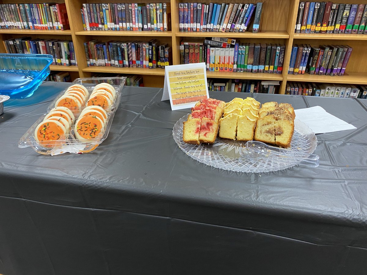 ArmstrongMS4's tweet photo. A bonus #PISDThankful! Thankful to our incredible PTA for providing us a delicious lunch! We appreciate all of the support you give us! We loved getting to eat together in the library! https://t.co/RtHXJo67pA