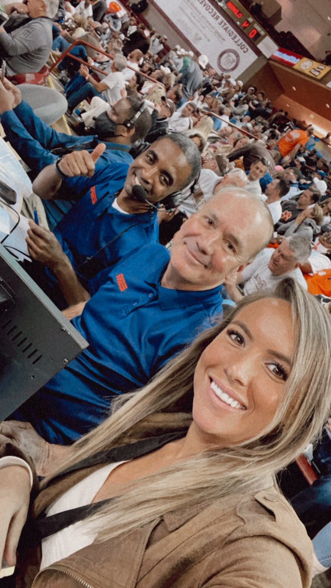 _TCunningham's tweet photo. Hoops season #feastweek #espn @timwelsh5 @DerekJones79 https://t.co/aSB8ow1MCl