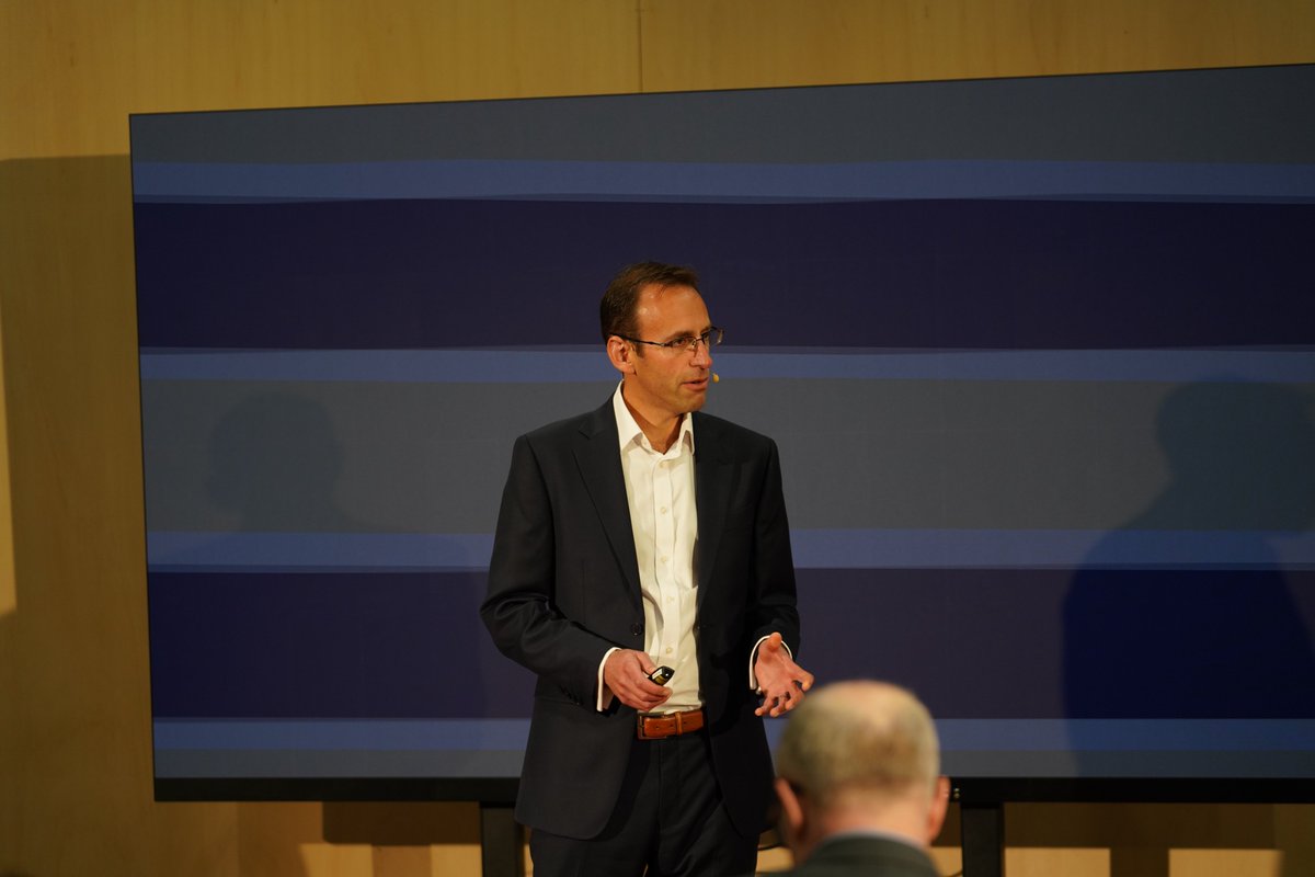 tedxbath2023's tweet photo. Dr Andy Georgiou talking about his experience of working in the ICU during Covid-19 and how collobration locally, regionally and nationally was key to treatment success #Togetherwethrive #Interconnected2021 #TEDxBath https://t.co/veCVQltUFQ