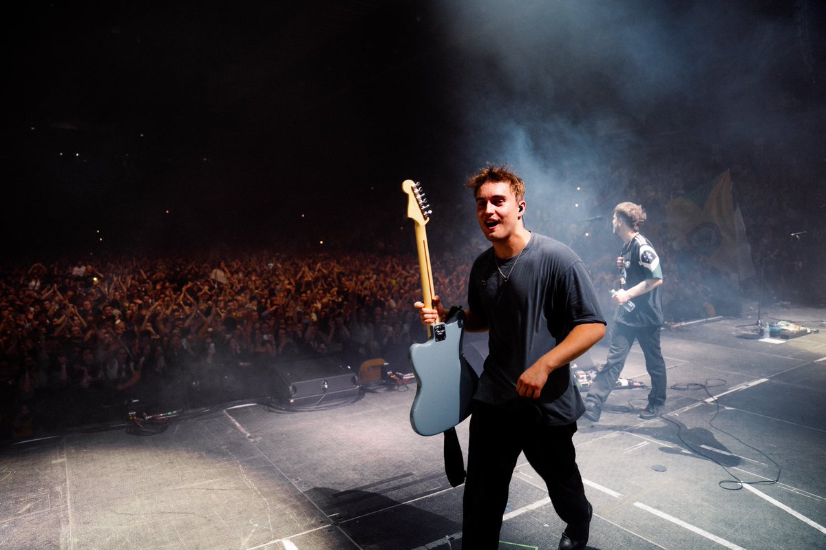 samfendermusic's tweet photo. Last night was everything we dreamt it would be, a true homecoming crowd. I couldn’t even form coherent sentences I was that blown away, me and the boys played our hearts out and the Geordie crowd sang like they were all in the gallowgate end in the 90’s. https://t.co/CosHZKg43y