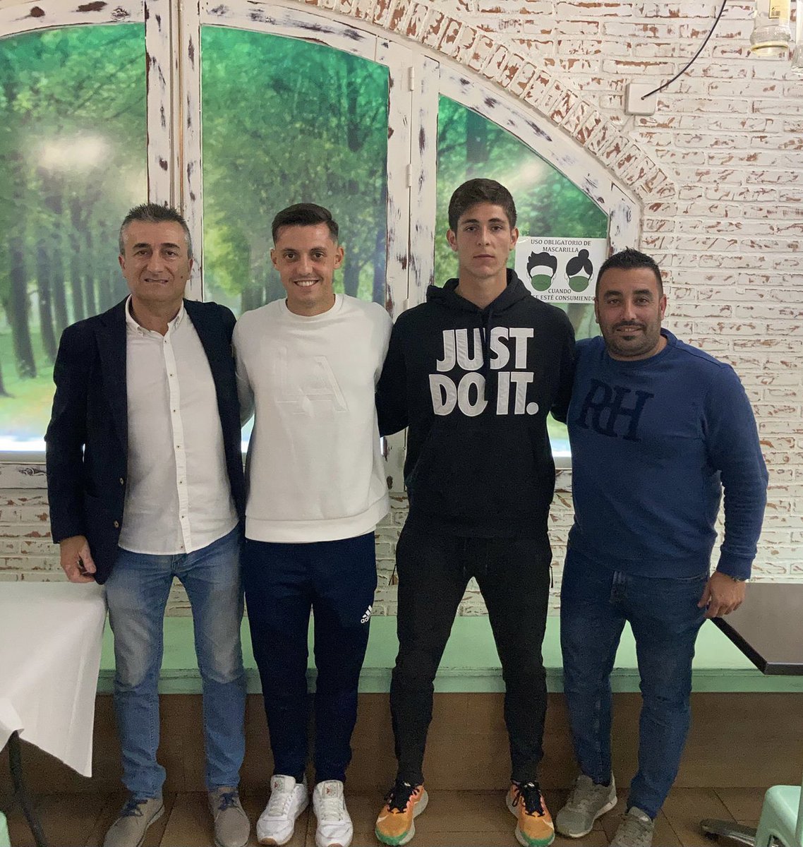 🚨 Estamos de enhorabuena! Hoy se ha formalizado la renovación de compromiso entre <a href="/Farrupg22/">Farru</a> <a href="/XaviPons00/">Xavi Pons</a> y #AFM  Queremos agradecer la confianza depositada en nuestra agencia y la predisposición de los chicos para esta renovación aún teniendo contrato en vigor.
Mucha suerte 🍀