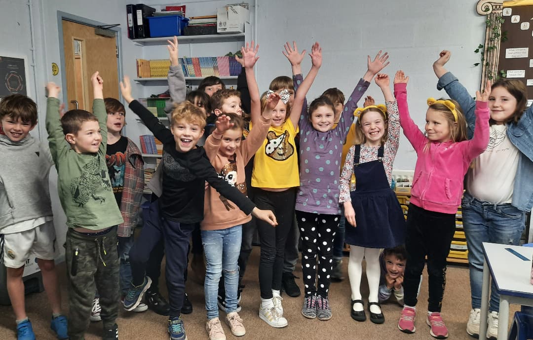 ShebbearCollege's tweet photo. Wearing mufti and raising money for @BBCCiN today! #ChildreninNeed #fundraising #muftiday #ShebbearCompassion #charity #ShebbearPrep @ShebbearPrep https://t.co/NhL79KjjK1