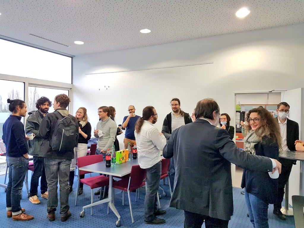 Inria_Nancy's tweet photo. 👀 Retour sur la journée d'intégration des nouveaux scientifiques & administratifs permanents du centre @Inria et @labo_Loria : visite du #CreativLab, découverte de @VilledeNancy et bien sûr, goûter convivial pour terminer la journée 😉☕ #partage #rencontres #échanges #welcome https://t.co/zb17BC0caR