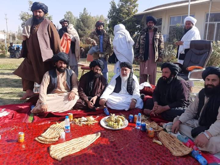 ZirakHamraz's tweet photo. د زړونو رهبر د غیورو او شملورو غازیانو سره د هلمند په پاکه خاوره کې!

#زړونه♥ https://t.co/74nmp1nfqU