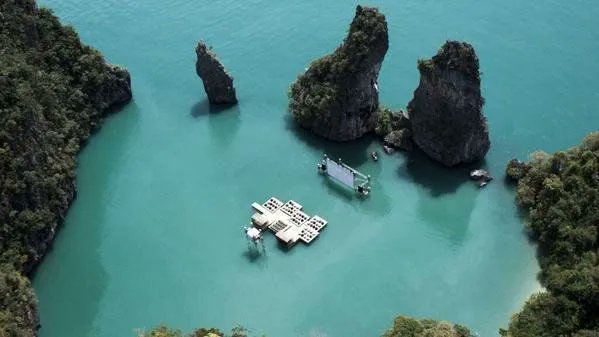 Suyun üstünde bir sinema salonu.. Tayland