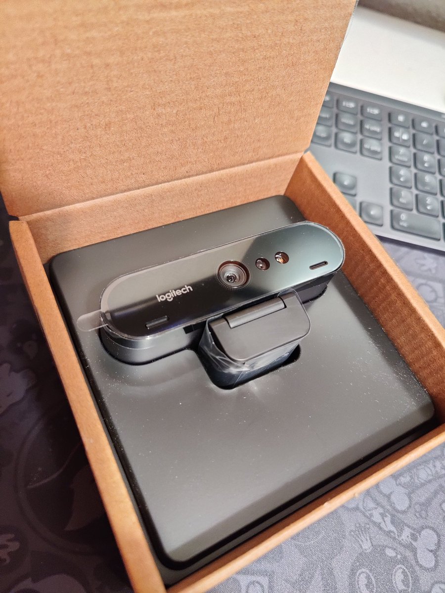 angeldav's tweet image. Hello world in 4K! 🤓

#LogitechBrio #WindowsHello