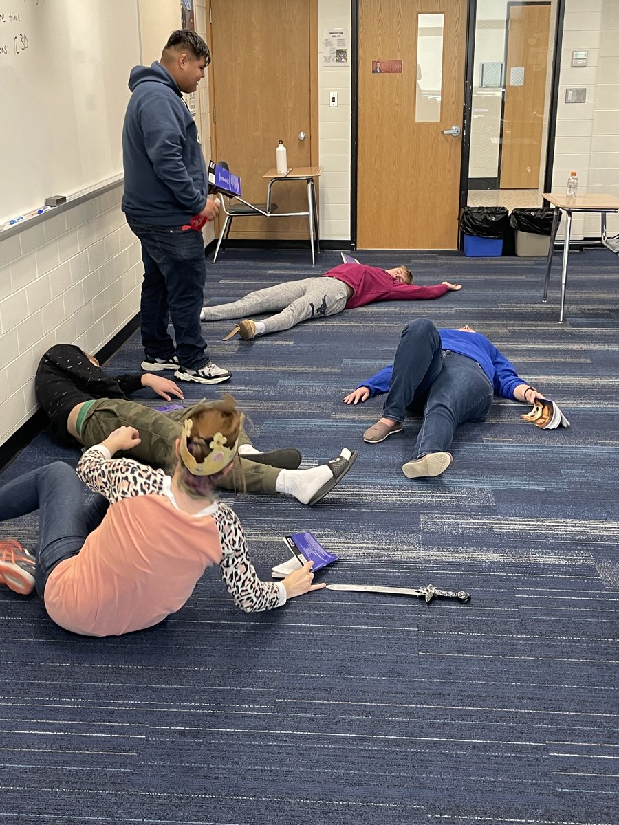 csfhotdogs's tweet photo. Ms. Sharber's English class had some fun with Mrs. Long as they acted out Hamlet today! #GreatCommunity #GreatSchools #ActiveAdmins #hotdogpride https://t.co/fushJfJ7Aa