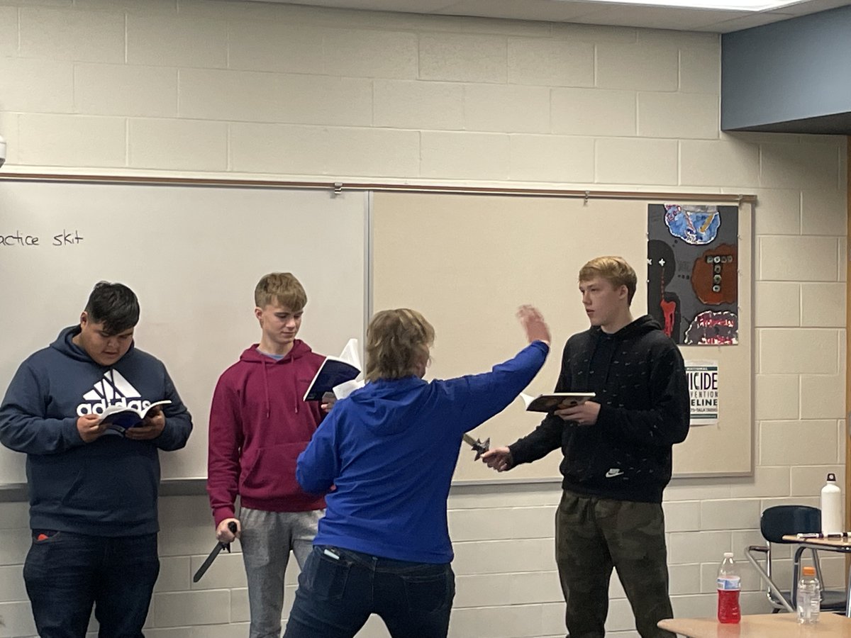 csfhotdogs's tweet photo. Ms. Sharber's English class had some fun with Mrs. Long as they acted out Hamlet today! #GreatCommunity #GreatSchools #ActiveAdmins #hotdogpride https://t.co/fushJfJ7Aa