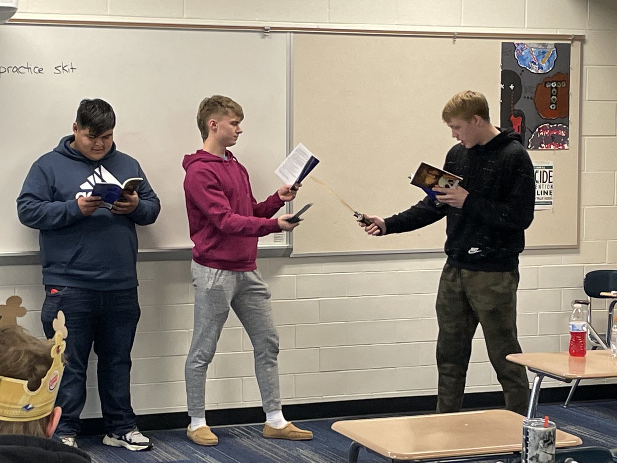 csfhotdogs's tweet photo. Ms. Sharber's English class had some fun with Mrs. Long as they acted out Hamlet today! #GreatCommunity #GreatSchools #ActiveAdmins #hotdogpride https://t.co/fushJfJ7Aa