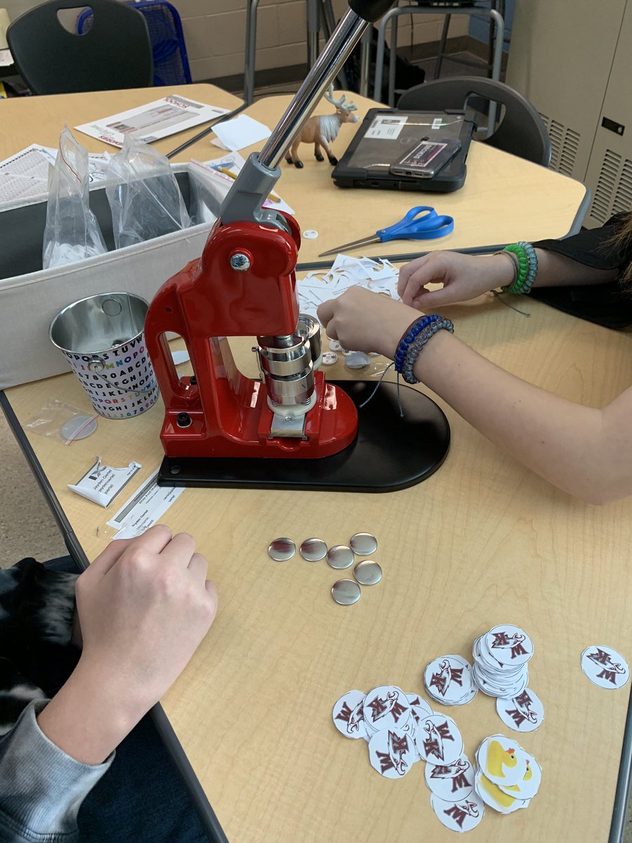 bslyce_lexone's tweet photo. Making buttons for positive referrals! @WKMSHawks https://t.co/pcnCJuHB59