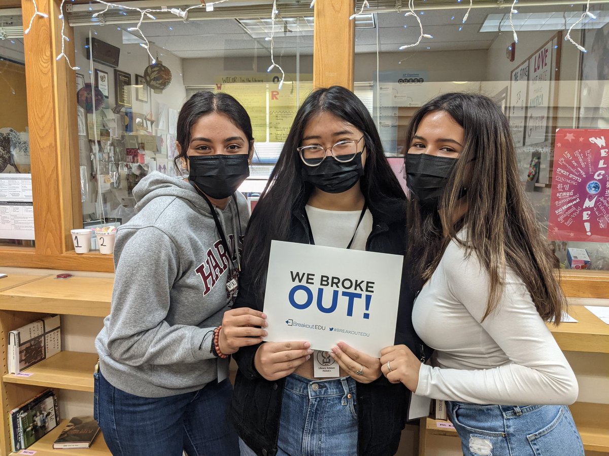 ohslibuzzy's tweet photo. .@ohs_jackets Library Science flexing their #GrowthMindset by breaking out  of their Thanksgiving digital breakout. @Mrs_Brickey is so grateful to serve such amazing students 🙏 @RichardUrias @OxnardHSASB @OxnardUnion https://t.co/jrvInG4zvf