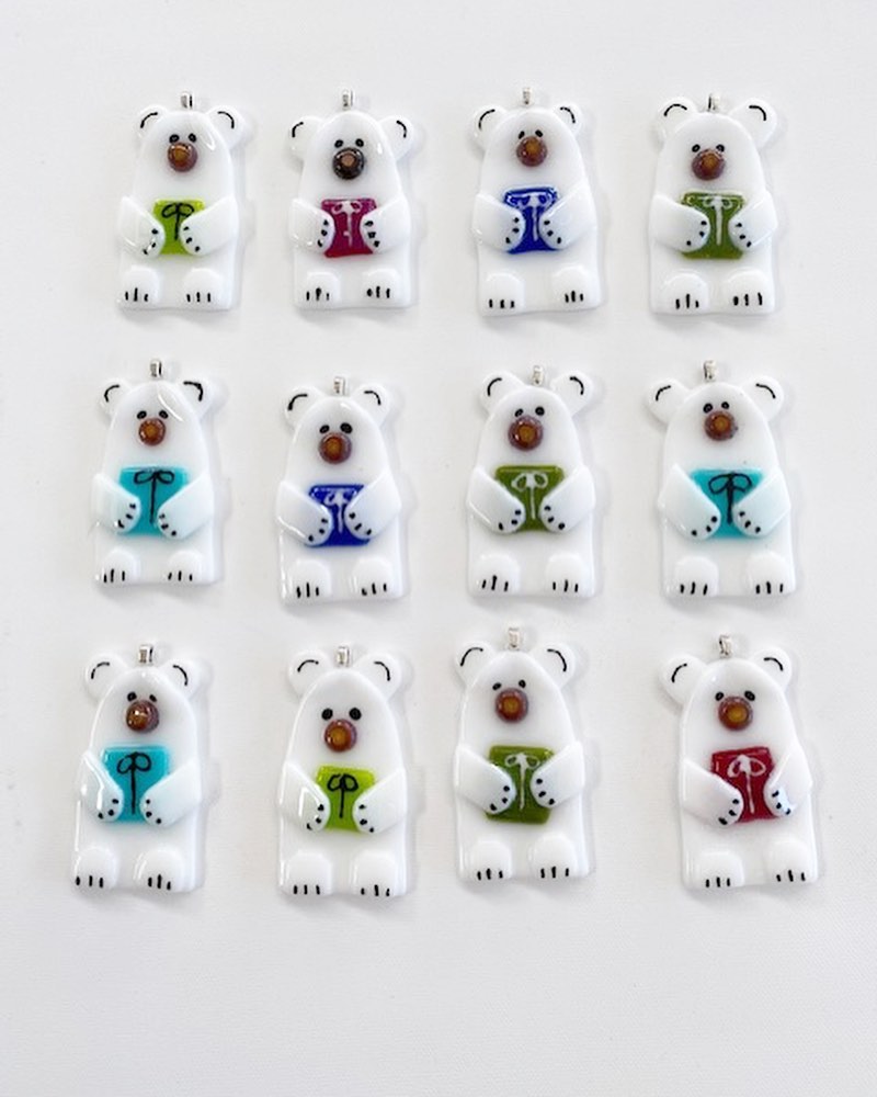 handmadehere's tweet photo. Glass ornament, fused glass decoration, Christmas decoration, glass art,  home decor by Anna Bilek @CalgaryFuse   this weekend Handmade Here November 20&amp;21 at Triwood Community Hall 
@CTVNews @GlobalCalgary @AvenueMagazine #art #Local https://t.co/3ekr1ai4DI