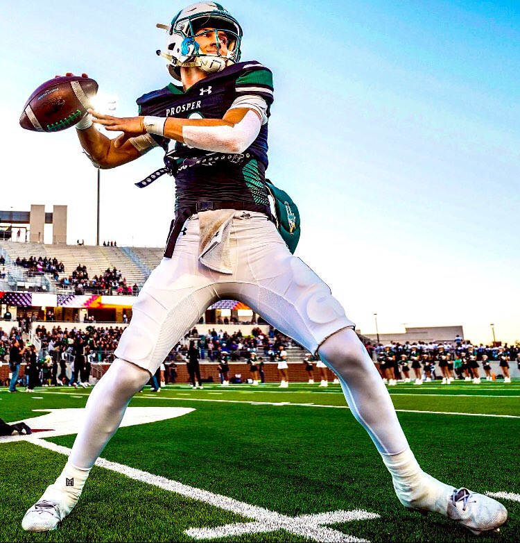 ProsperEaglesFB's tweet photo. It’s game day Eagle Nation! Come out in force Prosper, TX, and support your home team! Kicking off against Grand Prairie @ Coppell High School 7pm! 
🦅🏆🥫🏴‍☠️
#DYJ #OffTheRails #GoldBallSZN #KeepTheFamilyTogether #TheShip 

📸: @creolehammer17 https://t.co/JOHaJLlajA