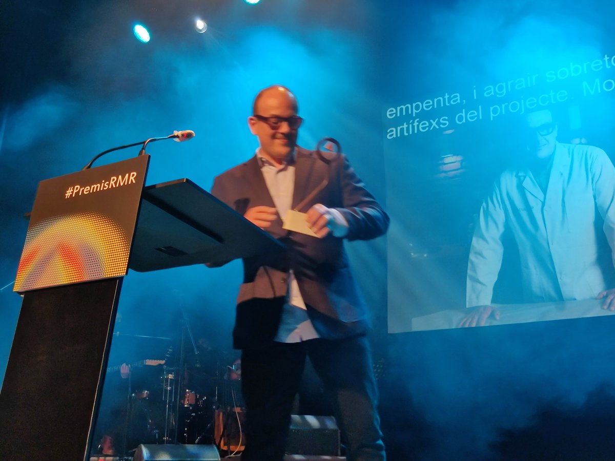 Radiomolins's tweet photo. Miquel Salinas, guardonat amb el premi Innovació pel seu projecte de pròtesis oculars.

#PremisRMR https://t.co/lfNqdkf0bd