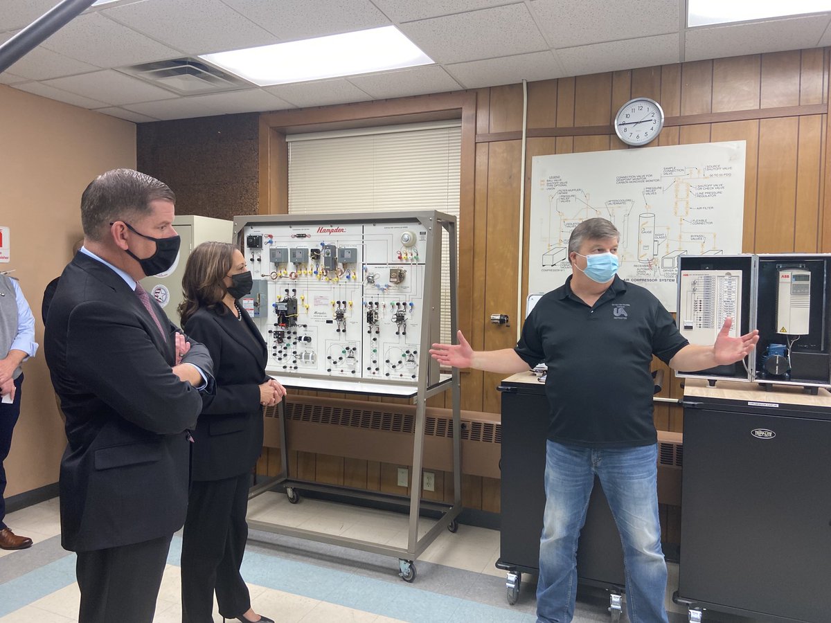 alexnazaryan's tweet image. The Vice President learns about how hospital piping and circuitry work.

All this stuff looks fascinating and incredibly complex.