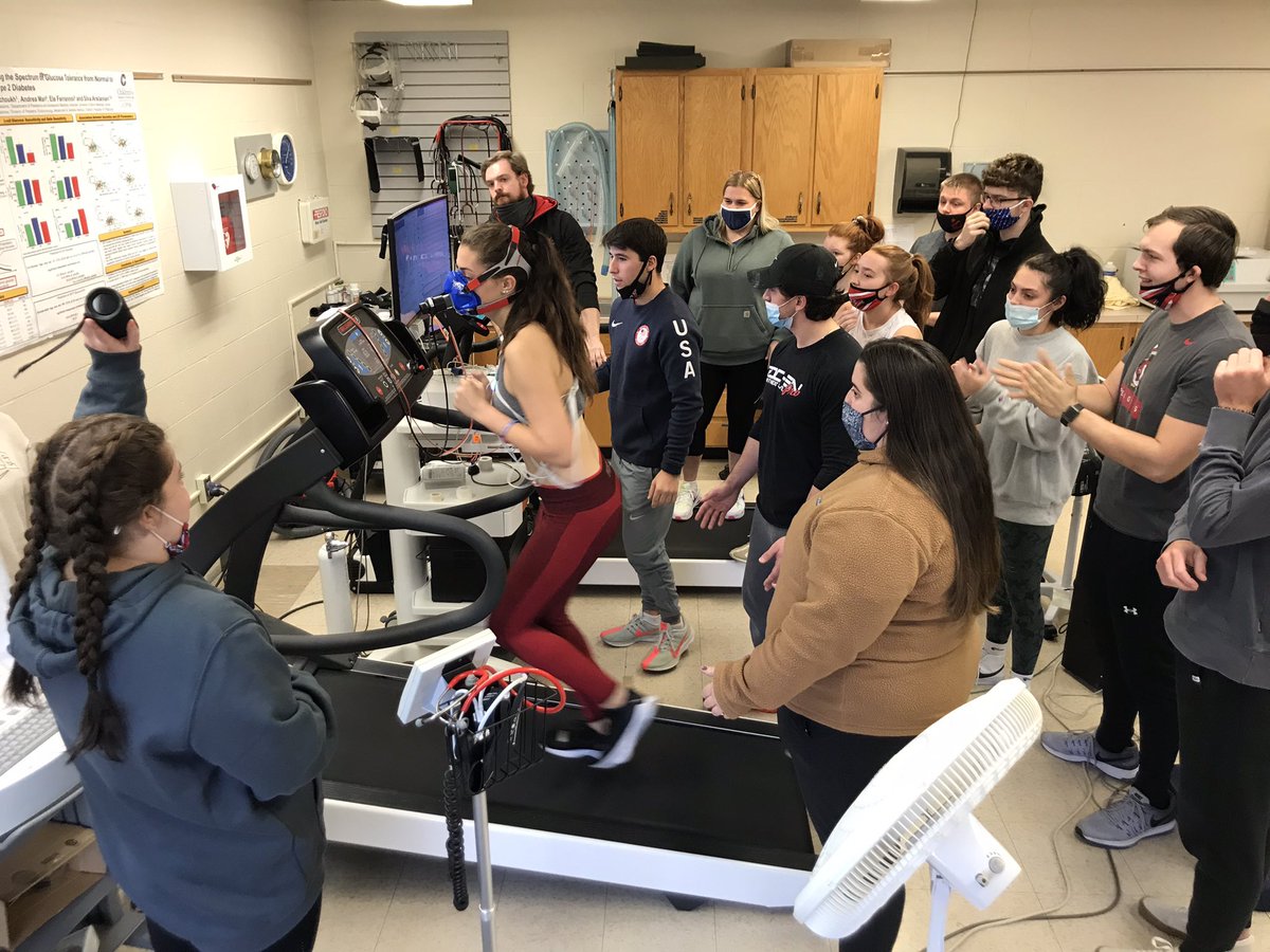 nm_mullins's tweet photo. Penguins diggin’ deep! 
👟💪👊🐧❤️‍🔥
#VO2maxtesting #VO2max #ExerciseScience @YSUKSS https://t.co/Eij9xAoXQF