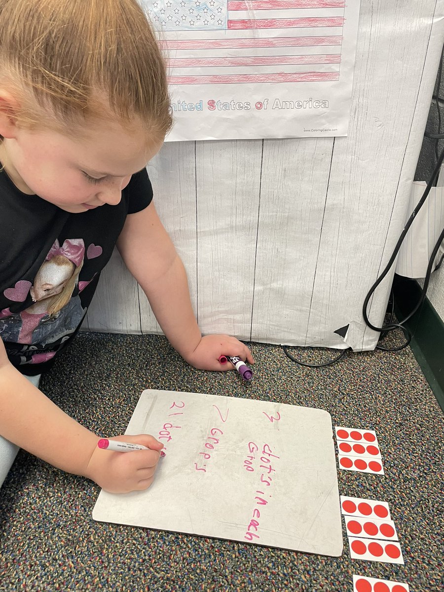 KPatton9697's tweet photo. Thinking about groups using n-tiles! #multiplicativethinking https://t.co/UUhmxuCR51