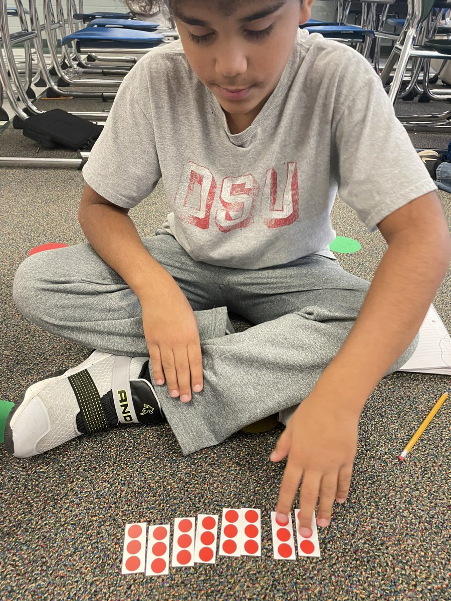 KPatton9697's tweet photo. Thinking about groups using n-tiles! #multiplicativethinking https://t.co/UUhmxuCR51