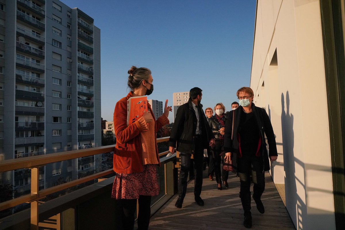 nathalieappere's tweet photo. Au Blosne, nous inaugurons ce soir le Quadri, bâtiment emblématique de la rénovation du quartier. Un magnifique lieu de vie au service de la solidarité et de l’emploi, déjà plébiscité par les acteurs de l’innovation économique, sociale et environnementale. #ESS https://t.co/LECaMDcxTx