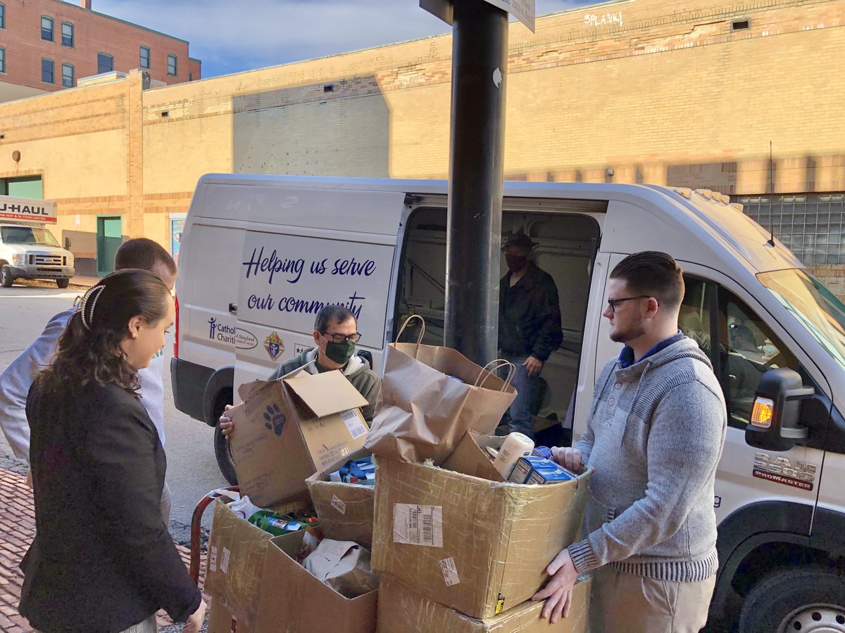 MarinersOfMaine's tweet photo. All of the donations collected at Sunday’s Thanksgiving Food Drive was handed off to St. Vincent de Paul Soup Kitchen this morning. Thank you to our partners @newscentermaine and @FeedingMaine and to all our amazing fans for their generosity!
#CommunityAtTheCore #SomethingsBruin https://t.co/bOwTwfS8ZN