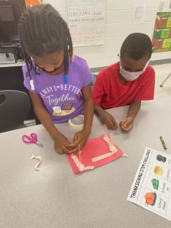 ABWilliamsElem1's tweet photo. We're getting ready for Thanksgiving the #WilliamsWay! Some of our first graders designed at table to hold their Thanksgiving dinner! #STEMinAction #STEAMEducation #STEAMLearning https://t.co/XBDaak2E4o