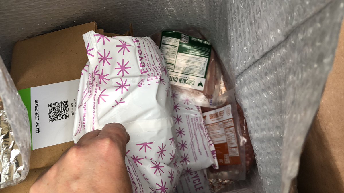 CelineVerdiales's tweet photo. @HelloFresh just received my box n it’s broken n the food is warm!!  What happened?? I never have a problem?? Hopefully we won’t get sick … https://t.co/StrqJpmtqu