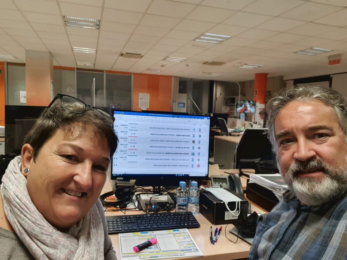 angelcarceles2's tweet photo. A las 20:55h en @teledeporte tenéis cita con la Liga Guerreras @IberdrolaDHF con el partido estrella de la 10ªJornada. Desde Valladolid, @BmAulaCultural vs @BmPorrino. Os lo contamos junto a @Mar_Latorre #Balonmano https://t.co/yjTtPfCJxt