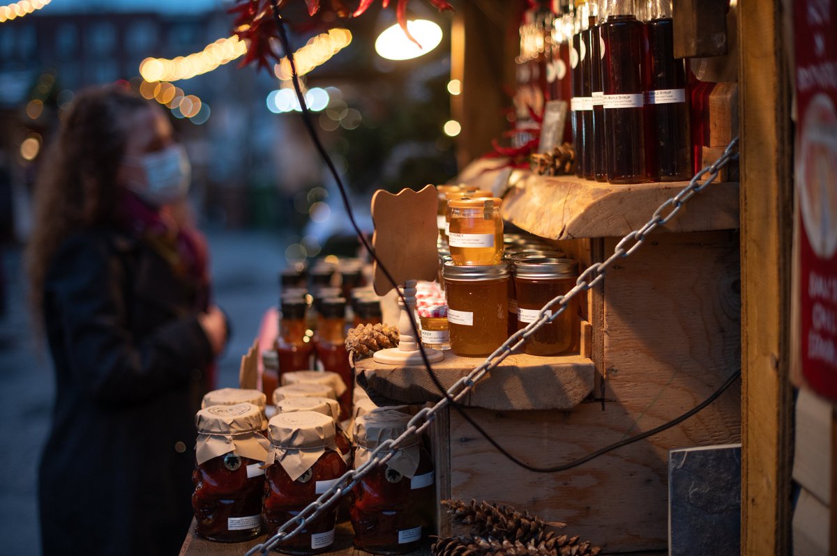 QDS_MTL's tweet image. Une chose est certaine: vous ne vous ennuierez pas dans le Quartier des spectacles pendant le temps des Fêtes! 🎅✨🎄👉 bit.ly/3nvtAzo
.
Eng : bit.ly/3CwPBSP

📸 Oatawa, Vincent Nedelec, Ulysse Lemerise / OSA