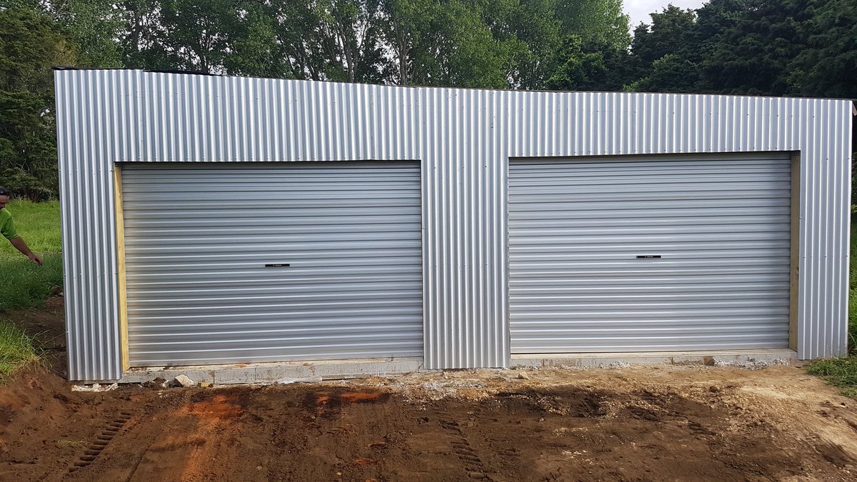 dragongrl77's tweet photo. Happy Saturday peeps. I've been m.i.a for a bit but lots of progress has been made. Shed is finished, had to move the swallows and turkeys out 😂 absolution block almost finished and tank goes in next week. House is about 3 months away . So excited! https://t.co/8OmD1SJQSp