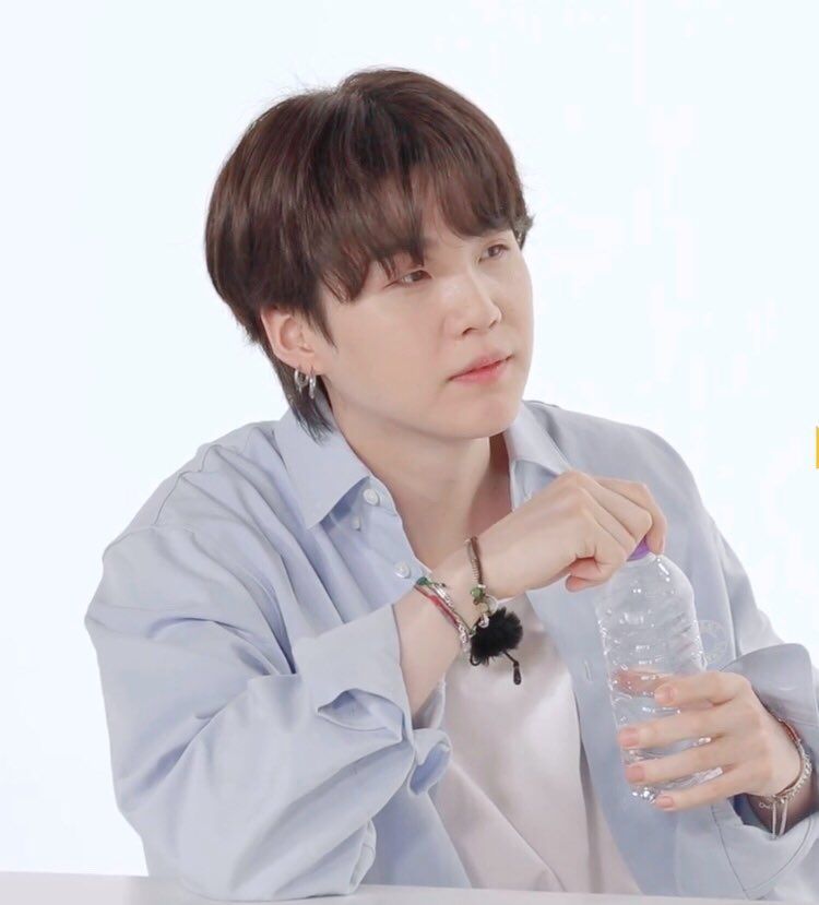 daeguboyoficial's tweet photo. ❛ 🎧;
Agust D's Playlist ›
Uniéndome al #PURPLESTREAM descubrí esta increíble canción de las chicas de @PURPLEKISSTW, la cual tiene #MyHeartBeatsForPK ¡No esperen más para escuchar esta joyita! https://t.co/8UjVqjo5tN